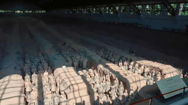 Vignette du programme télé Au-delà de la mort : les secrets des rites funéraires - Saison 1