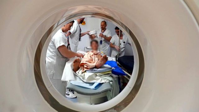 Vignette du programme télé 100 jours avec les secours - Saison 1