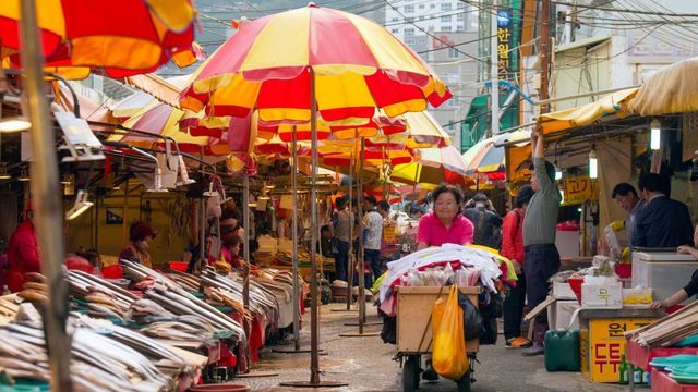 Vignette du programme télé Marchés du monde - Saison 1