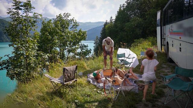 Vignette du programme télé La folie du camping-car : des vacances pas comme les autres - Saison 1