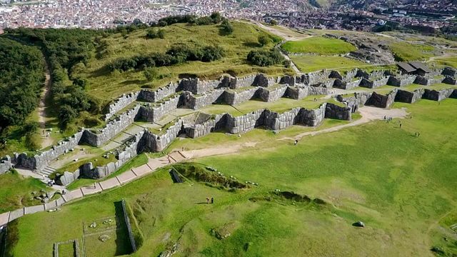 Vignette du programme télé Au-delà de la mort : les secrets des rites funéraires - Saison 1