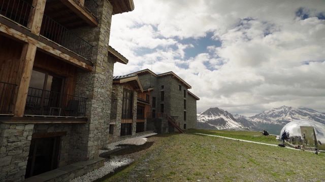 Vignette du programme télé Les 10 hôtels les plus incroyables de France