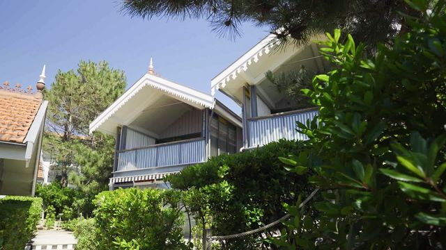 Vignette du programme télé Les 10 hôtels les plus incroyables de France