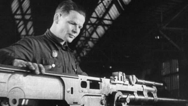 Vignette du programme télé Les usines de Staline face aux armées d'Hitler