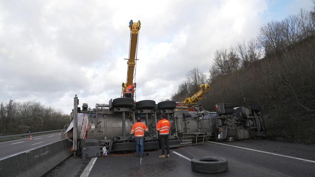 Vignette du programme télé 100 jours avec les dépanneurs de l'autoroute - Saison 2