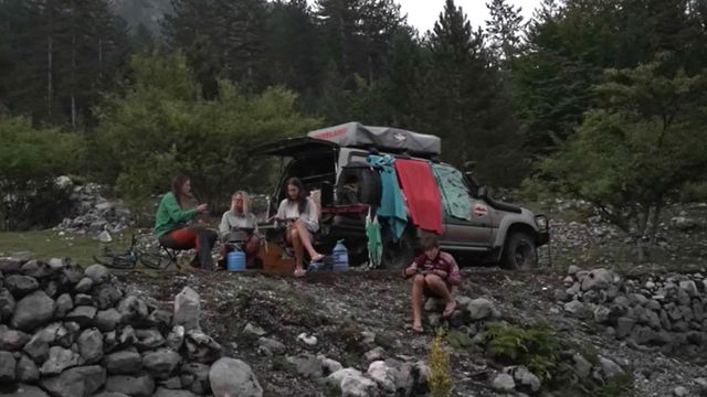 Vignette du programme télé La folie du camping-car : des vacances pas comme les autres - Saison 1