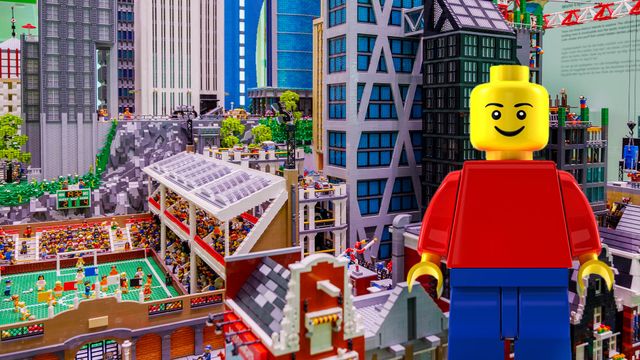 Vignette du programme télé Lego : dans les coulisses du N°1 du jouet