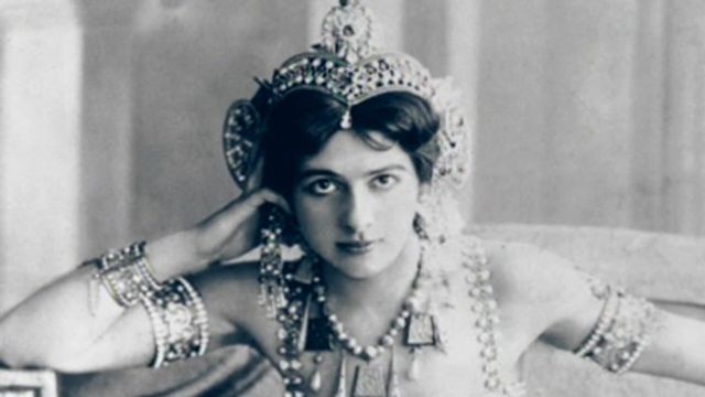 Vignette du programme télé Sous les jupons de l'histoire