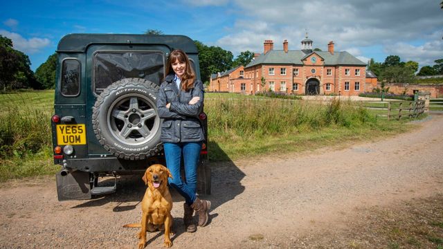 Vignette du programme télé La dog Académie - Saison 1