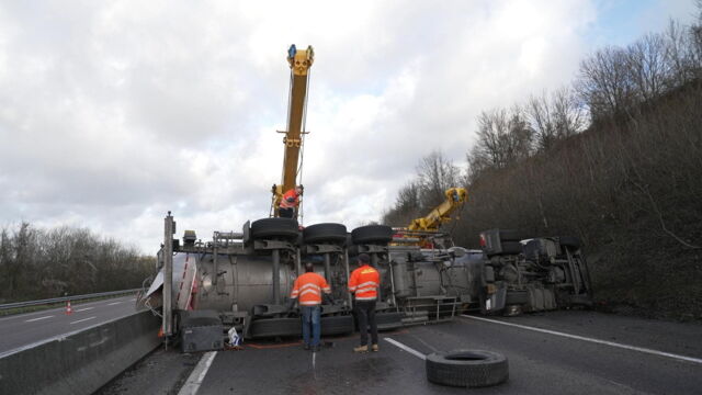 Vignette du programme télé 100 jours avec les dépanneurs de l'autoroute
