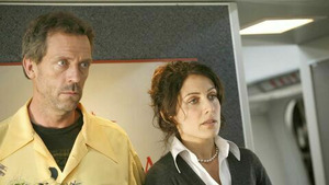 Vignette du programme télé Dr House (Y a-t-il un médecin dans l'avion ?) S3 (18/24)