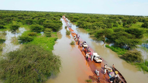 Vignette du programme télé Les routes de l'impossible (Tchad, le désert prend l'eau) S17 (2/5)