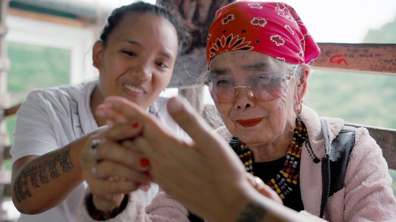 Vignette du programme télé Whang-Od, la tatoueuse centenaire