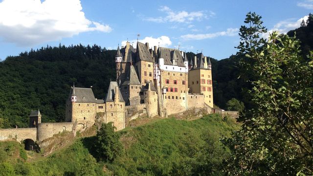Vignette du programme télé Les châteaux du Moyen Age