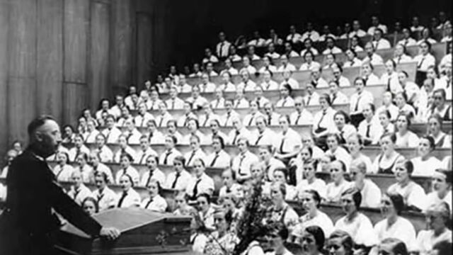 Vignette du programme télé La fascination des femmes pour Hitler