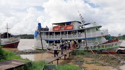 Vignette du programme télé Le tribunal flottant de l'Amazone