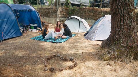 Vignette du programme télé Le camping, un siècle de bonheur français