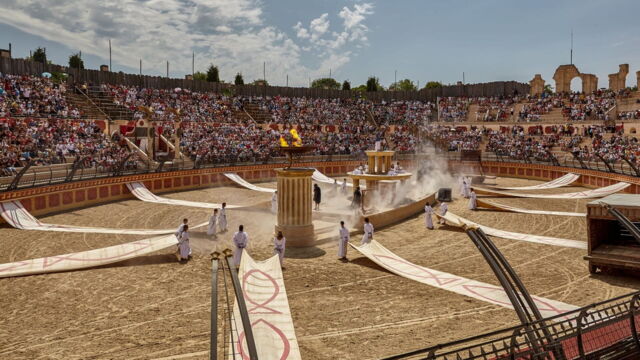 Vignette du programme télé Puy du Fou : les 10 attractionsles plus innovantes du parc