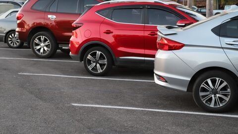 Vignette du programme télé Embouteillages, parkings : dans l'enfer de la route