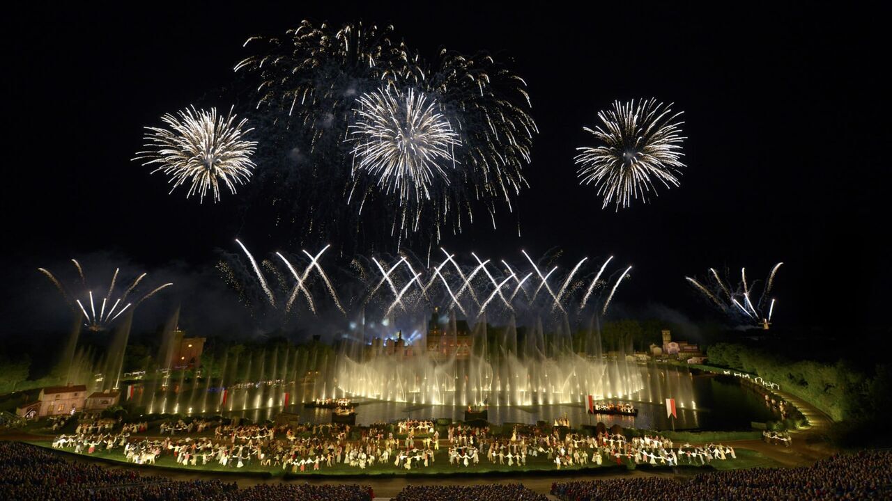 Vignette du programme télé Puy du Fou : les secrets du parc d'attraction préféré des Français