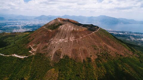 Vignette du programme télé Vésuve : le volcan destructeur de Pompéi qui inquiète l'Europe