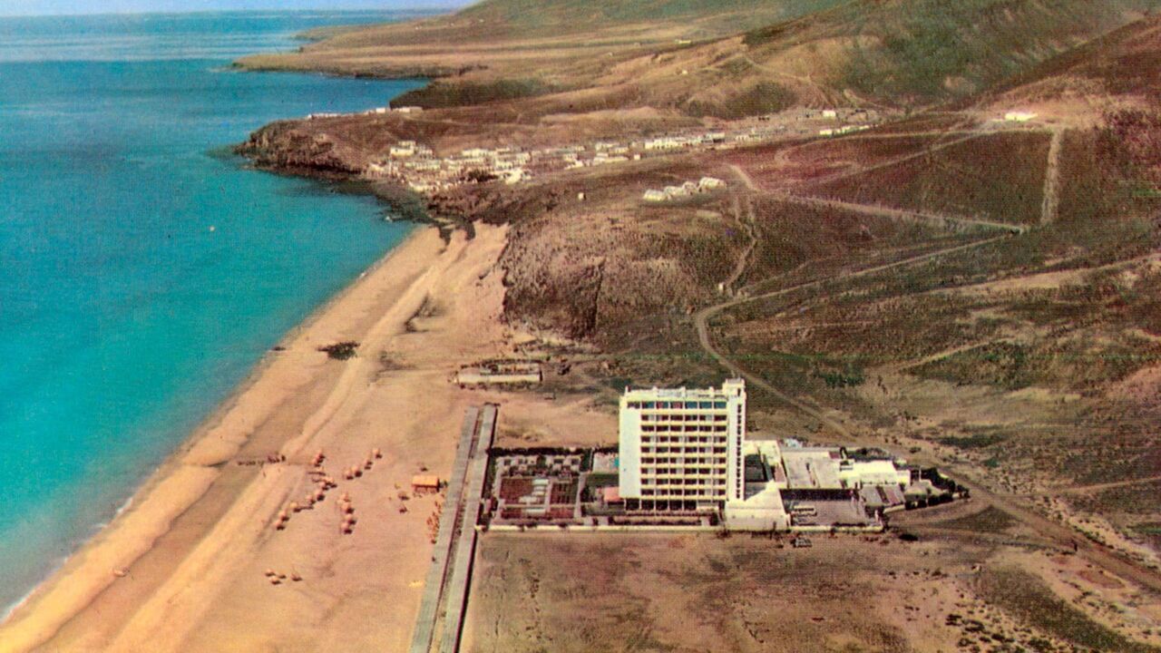 Vignette du programme télé Tout compris ! Une histoire des clubs de vacances