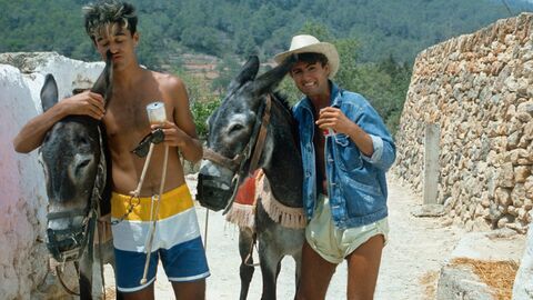 Vignette du programme télé Bienvenue à Ibiza ! : Hippies, liberté et vie nocturne