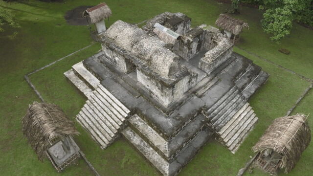 Vignette du programme télé Le mystère des Mayas : des origines à la chute