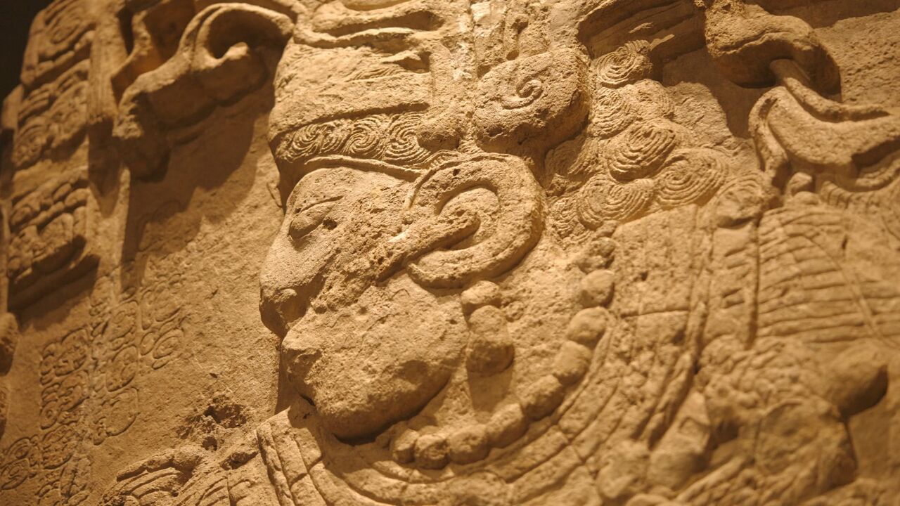 Vignette du programme télé Le mystère des Mayas : des origines à la chute