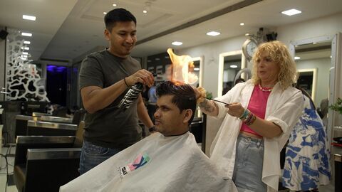 Vignette du programme télé Ambre coiffure, le salon voyageur