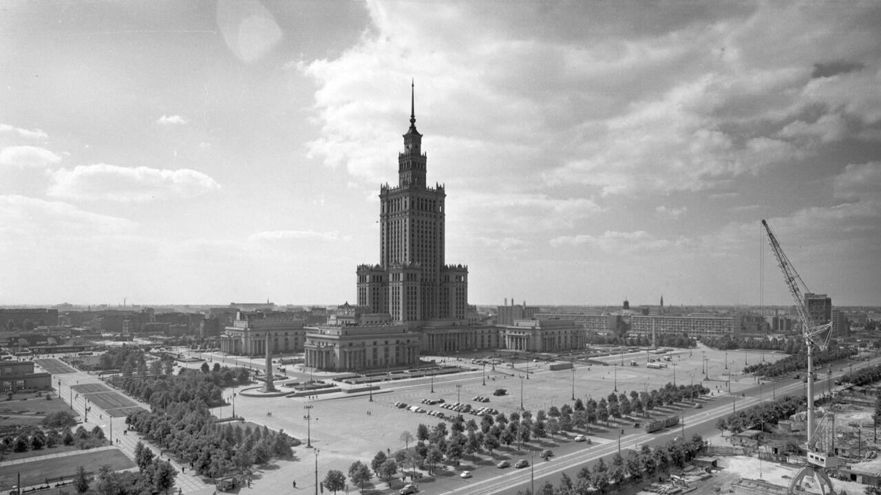 Vignette du programme télé Bienvenue à Varsovie ! Le palais de la culture, un monument mal-aimé