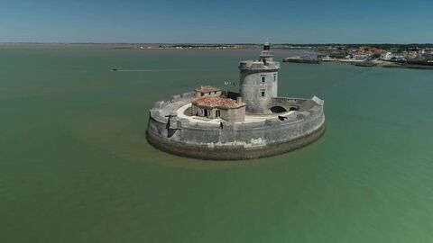 Vignette du programme télé Forteresses maritimes, les derniers remparts