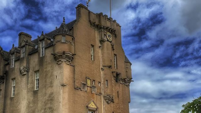 Vignette du programme télé Secrets de châteaux - Saison 1