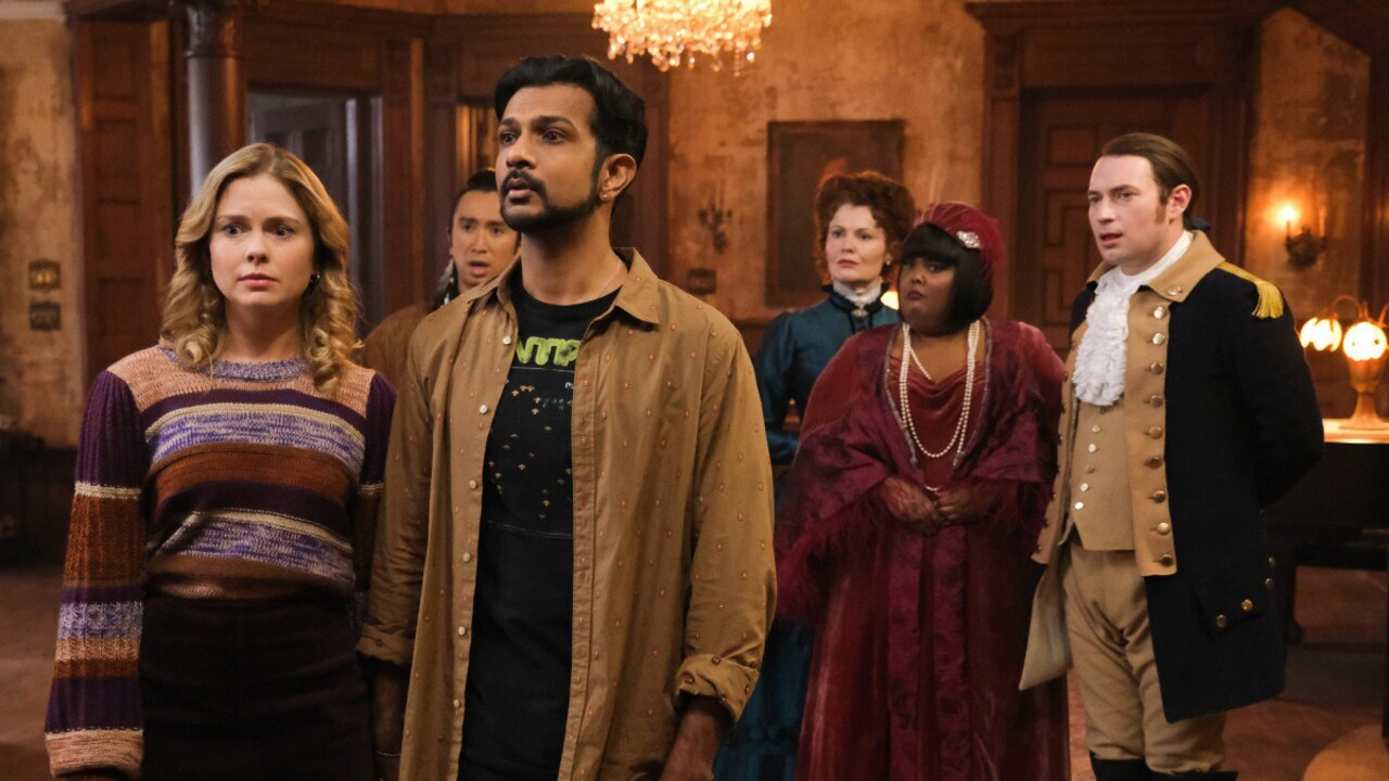 Vignette du programme télé Ghosts : Fantômes à la maison