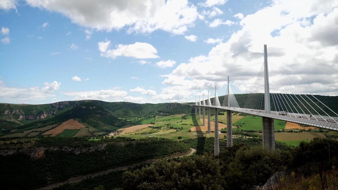 Vignette du programme télé L'A75 : sur la route du viaduc de Millau