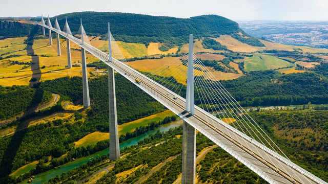 Vignette du programme télé L'A75 : sur la route du viaduc de Millau