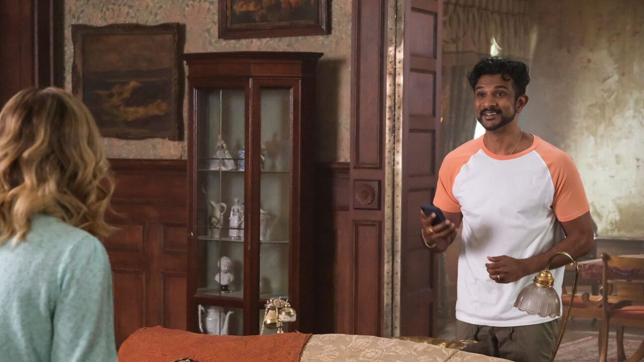Vignette du programme télé Ghosts : Fantômes à la maison
