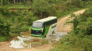 Vignette du programme télé Les routes de l'impossible (Bolivie : les Yungas, au-delà des nuages) S13 (2/6)