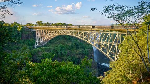 Vignette du programme télé Un train au coeur des merveilles africaines : De Dar es Salam aux chutes Victoria