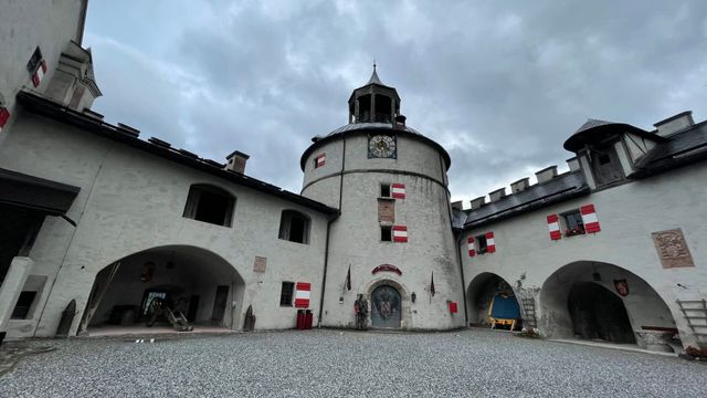 Vignette du programme télé Secrets de châteaux - Saison 1