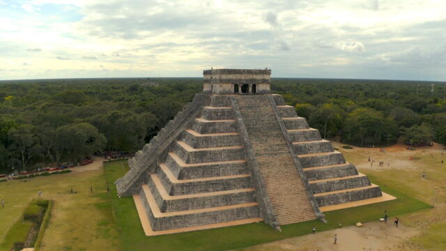Vignette du programme télé Chichén Itzá : enquête sur l'énigme de la chute des Mayas