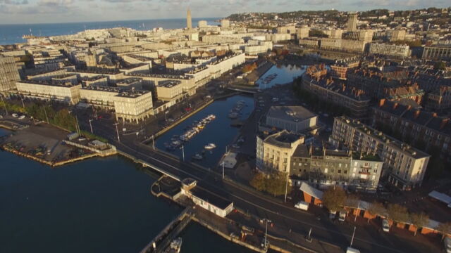 Vignette du programme télé 1944 : Le Havre sous les bombes alliées