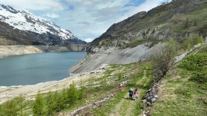 Vignette du programme télé Les 100 lieux qu'il faut voir (Alpes, les cols mythiques du Tour de France) S12 (3/7)