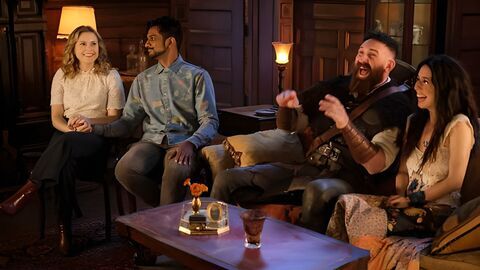 Vignette du programme télé Ghosts : Fantômes à la maison