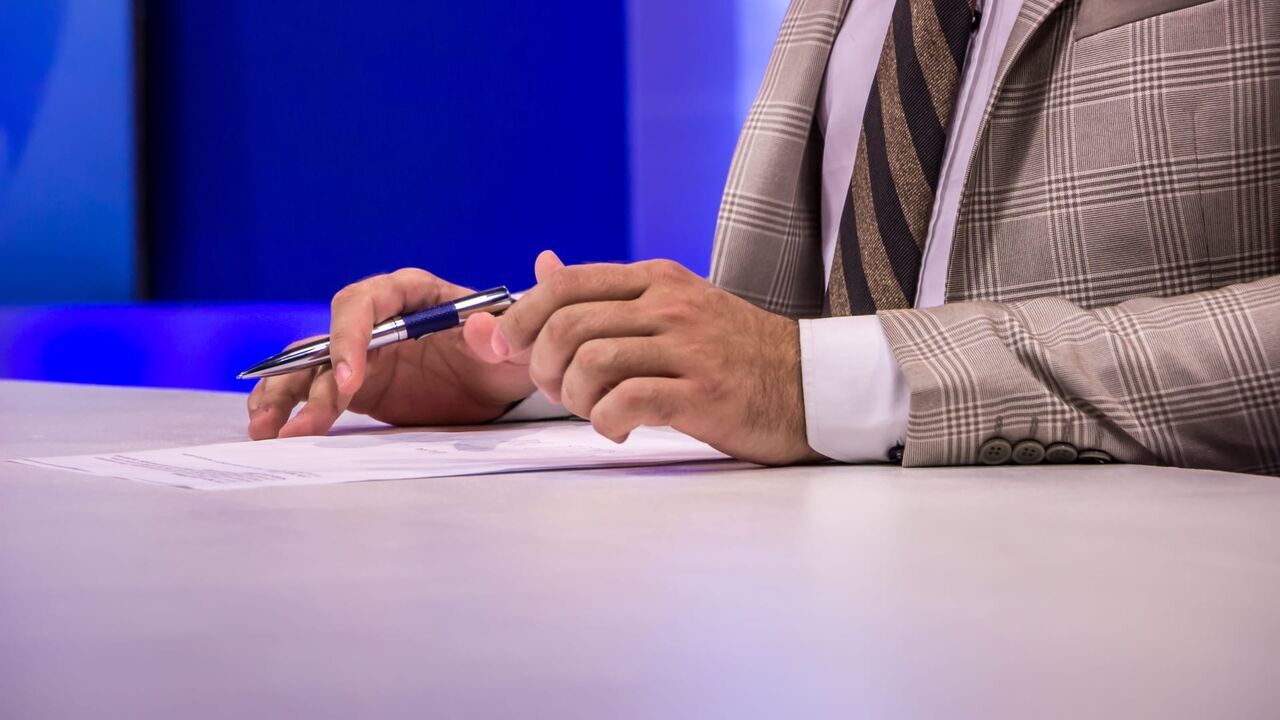 Vignette du programme télé 100% Politique Week-End