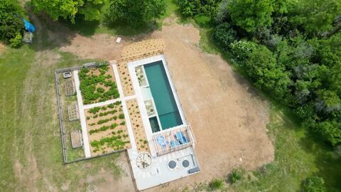 Vignette du programme télé La folie des piscines : la nouvelle passion des Français