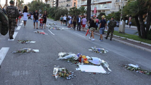 Vignette du programme télé Attentat de Nice : le récit du 14 juillet 2016