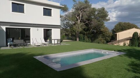 Vignette du programme télé La folie des piscines : la nouvelle passion des Français