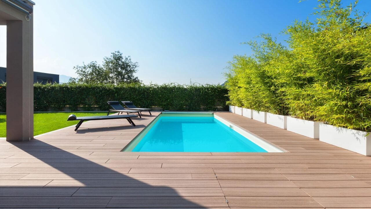Vignette du programme télé La folie des piscines : la nouvelle passion des Français