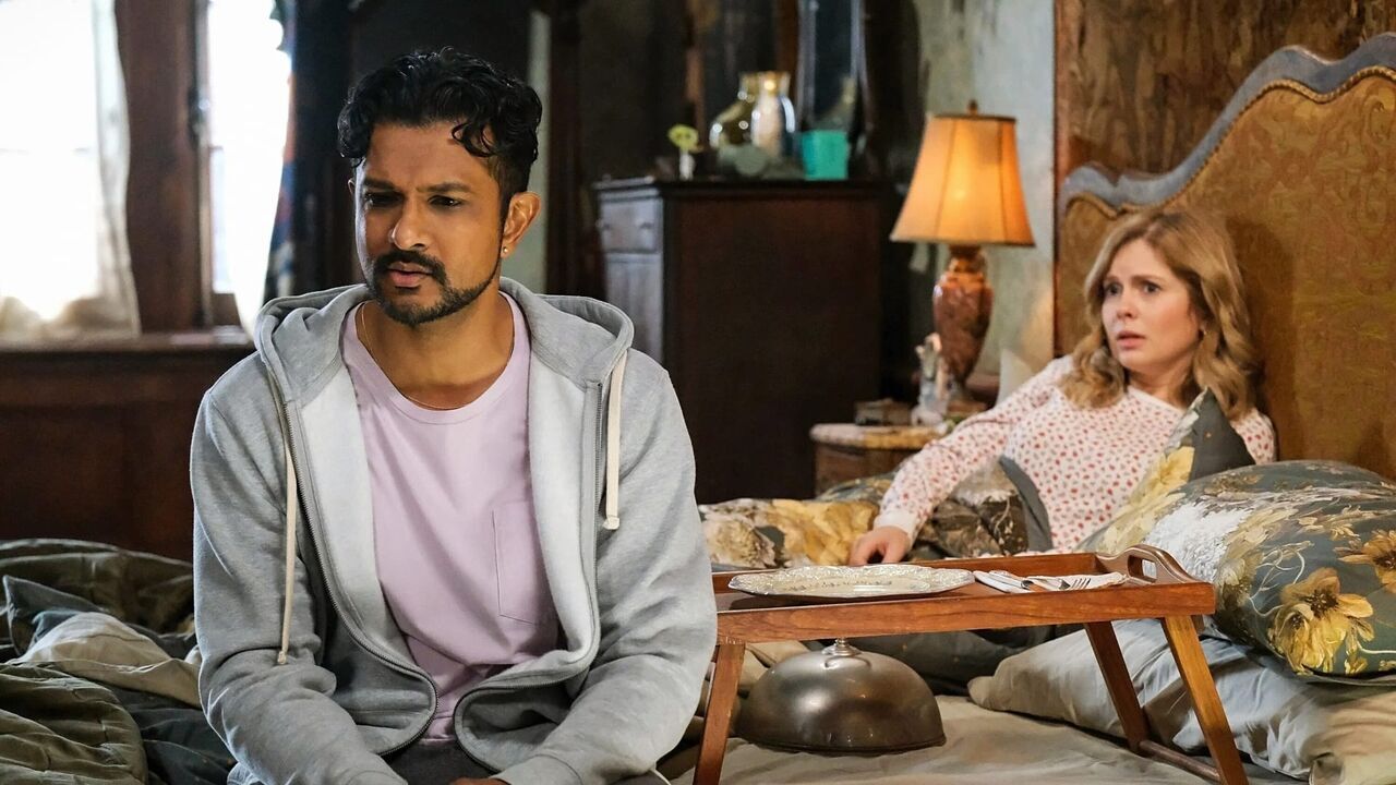 Vignette du programme télé Ghosts : Fantômes à la maison